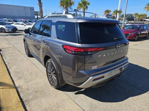 2024 Nissan Pathfinder SL