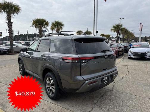 2026 Nissan Pathfinder SL