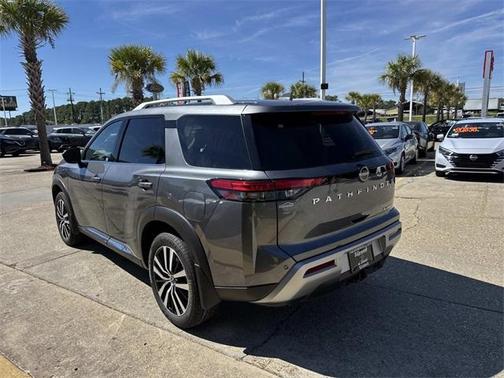 2025 Nissan Pathfinder Platinum