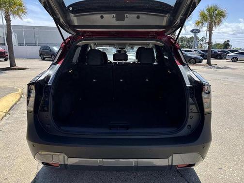 2t Gun Red Roof 2026 Nissan Kicks SR