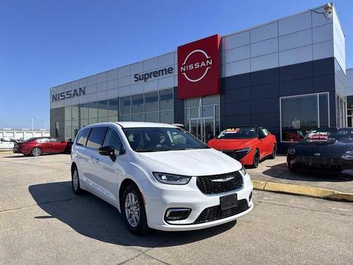 2024 Chrysler Pacifica Touring-L