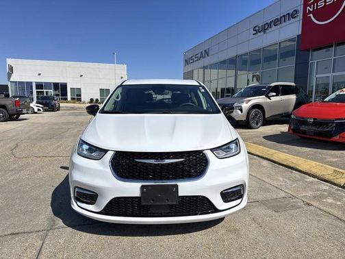 2024 Chrysler Pacifica Touring-L