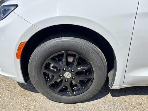 2024 Chrysler Pacifica Touring-L