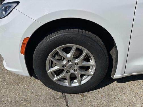 2024 Chrysler Pacifica Touring-L