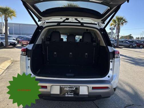 2025 Nissan Pathfinder SL