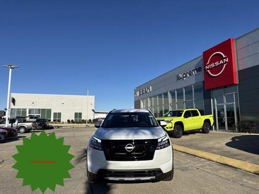 2025 Nissan Pathfinder SL