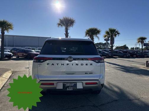 2025 Nissan Pathfinder SL