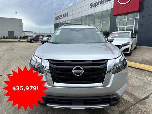 2025 Nissan Pathfinder SL