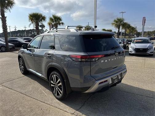 2025 Nissan Pathfinder Platinum