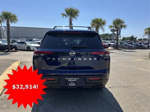 2025 Nissan Pathfinder SV