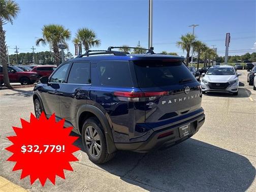 2025 Nissan Pathfinder SV