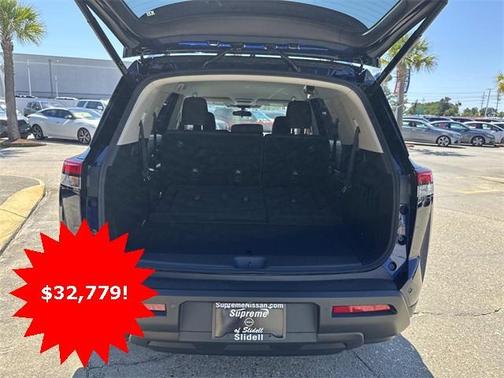 2025 Nissan Pathfinder SV