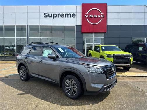 2025 Nissan Pathfinder SV