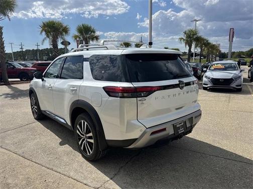 2025 Nissan Pathfinder Platinum
