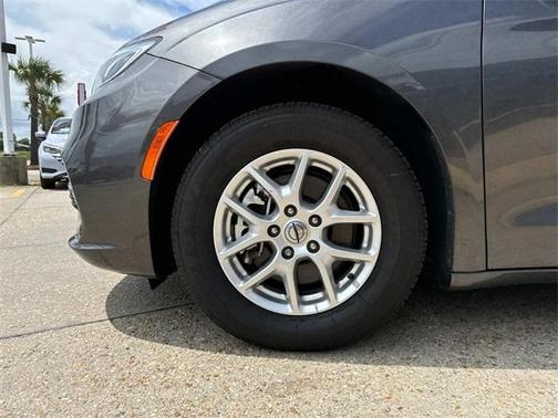 2022 Chrysler Pacifica Touring-L