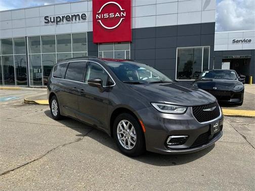 2022 Chrysler Pacifica Touring-L