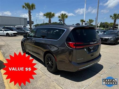 2022 Chrysler Pacifica Touring-L