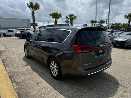 2022 Chrysler Pacifica Touring-L