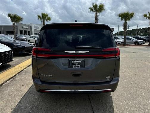 2022 Chrysler Pacifica Touring-L