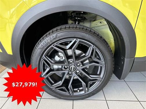 2025 Nissan Kicks SR