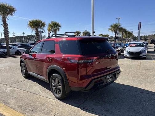 2026 Nissan Pathfinder SV