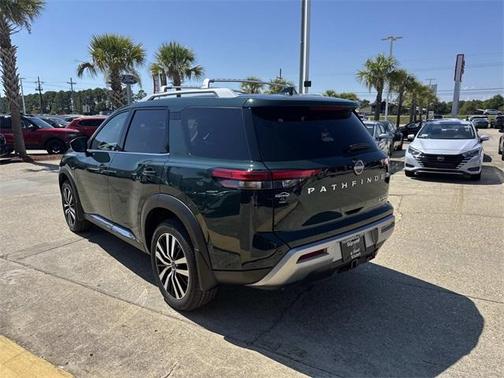 2025 Nissan Pathfinder Platinum