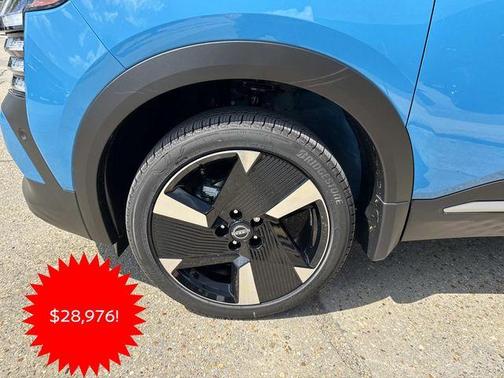 2t Ice Blk Roof 2026 Nissan Kicks SR