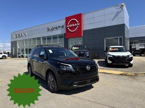 2025 Nissan Pathfinder SV