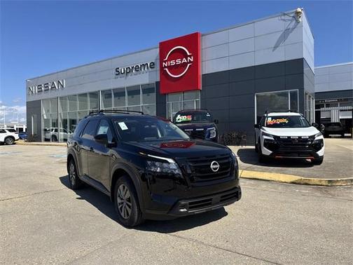 2025 Nissan Pathfinder SV