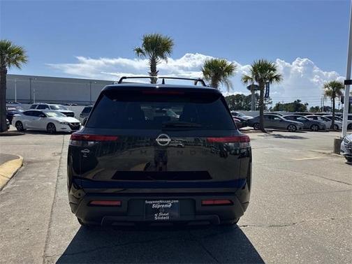 2025 Nissan Pathfinder SV