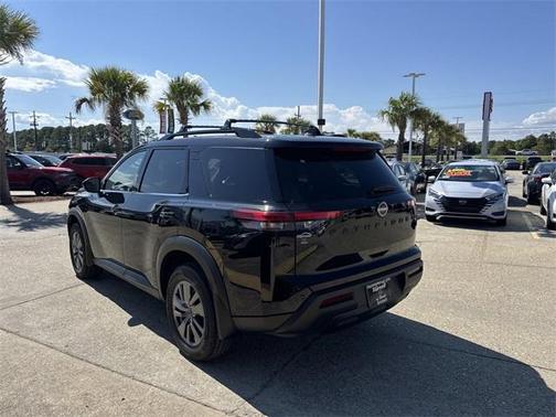 2025 Nissan Pathfinder SV