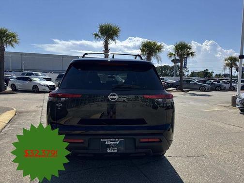 2025 Nissan Pathfinder SV