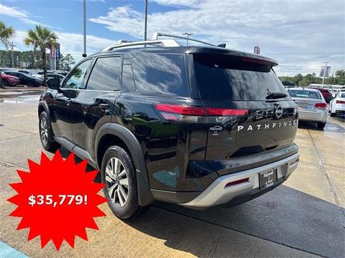 2025 Nissan Pathfinder SL