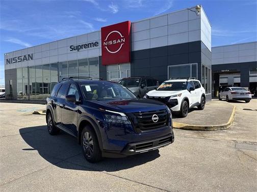 2025 Nissan Pathfinder SV