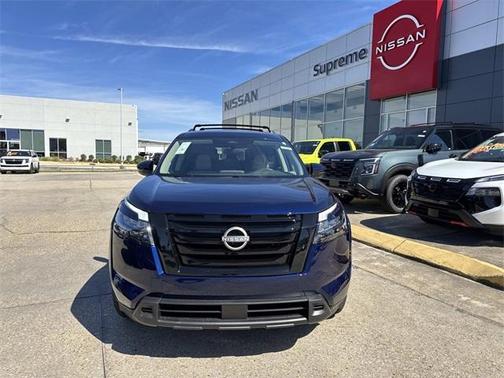 2025 Nissan Pathfinder SV