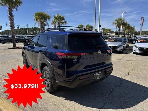 2025 Nissan Pathfinder SV