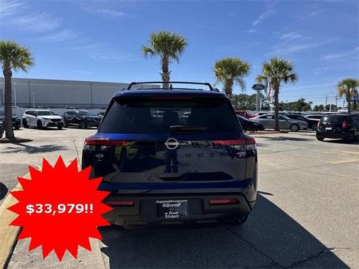 2025 Nissan Pathfinder SV