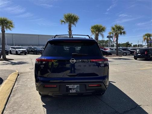 2025 Nissan Pathfinder SV