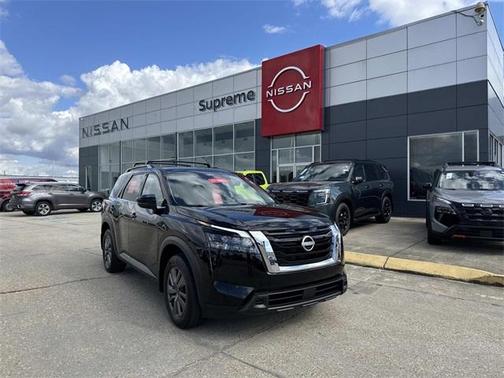 2024 Nissan Pathfinder SV