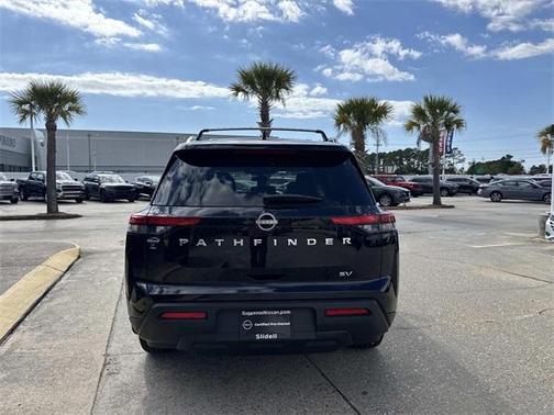 2024 Nissan Pathfinder SV
