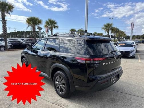 2024 Nissan Pathfinder SV