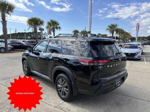 2024 Nissan Pathfinder SV