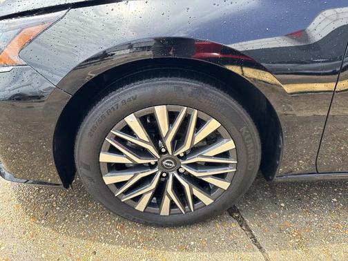 Super Black Clearcoat 2025 Nissan Altima SV