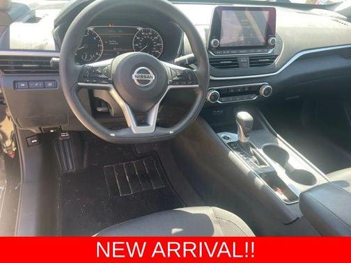 Black 2022 Nissan Altima 2.5 SV