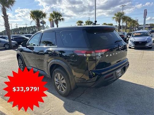2025 Nissan Pathfinder S