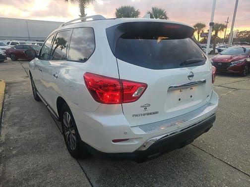 2020 Nissan Pathfinder SV