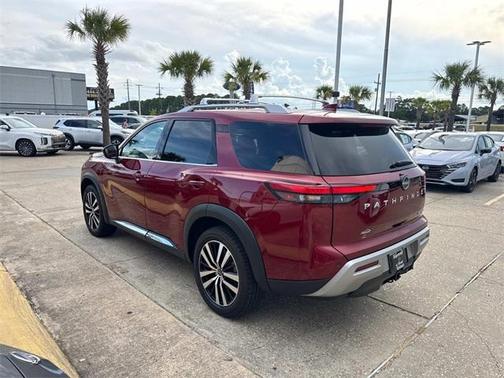 2023 Nissan Pathfinder Platinum