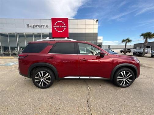 2023 Nissan Pathfinder Platinum