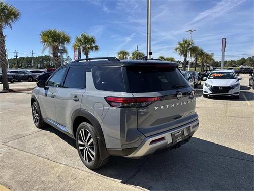 2025 Nissan Pathfinder Platinum