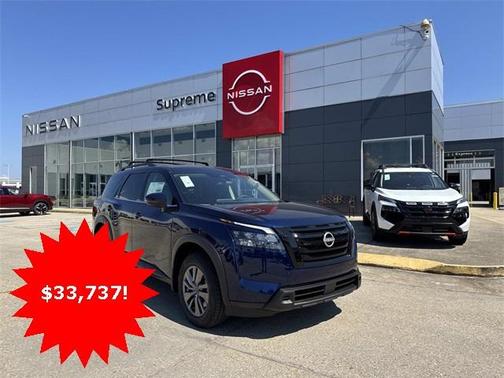 2025 Nissan Pathfinder SV